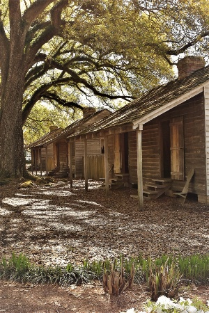 Slave houses at the Oak Alley plantation