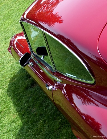 Jaguar E Type V12 lines