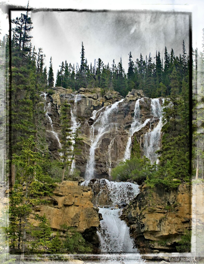 Tangle Falls - ID: 15547677 © Emile Abbott