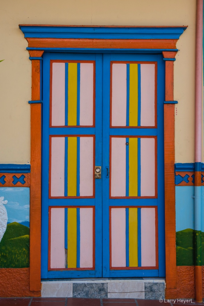 Door in Colombia - ID: 15549962 © Larry Heyert