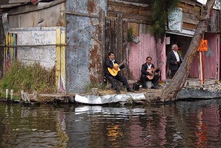 Trio music at the floating gardens