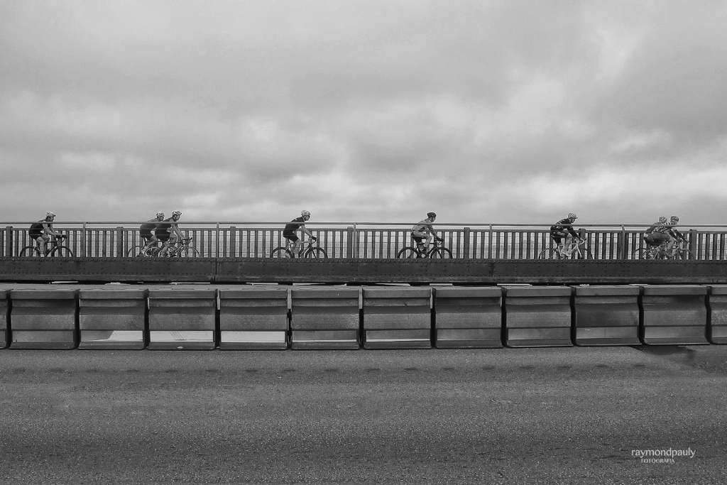 Cyclists on Golden Gate Bridge