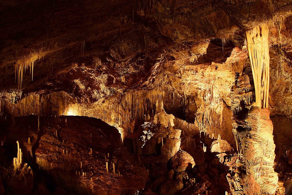 Dramatic Cavern Formations 1 - ID: 15557300 © William S. Briggs