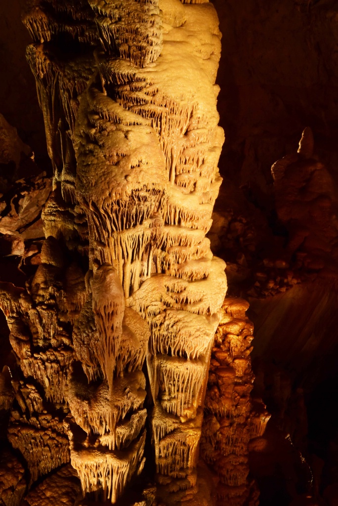 Dramatic Cavern Formations 2 - ID: 15557323 © William S. Briggs