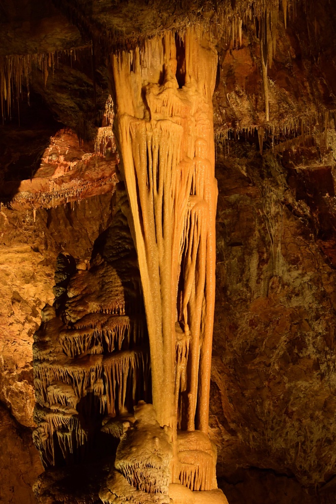 Dramatic Cavern Formations 4 - ID: 15557337 © William S. Briggs