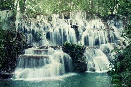 Taw Kyal Waterfall