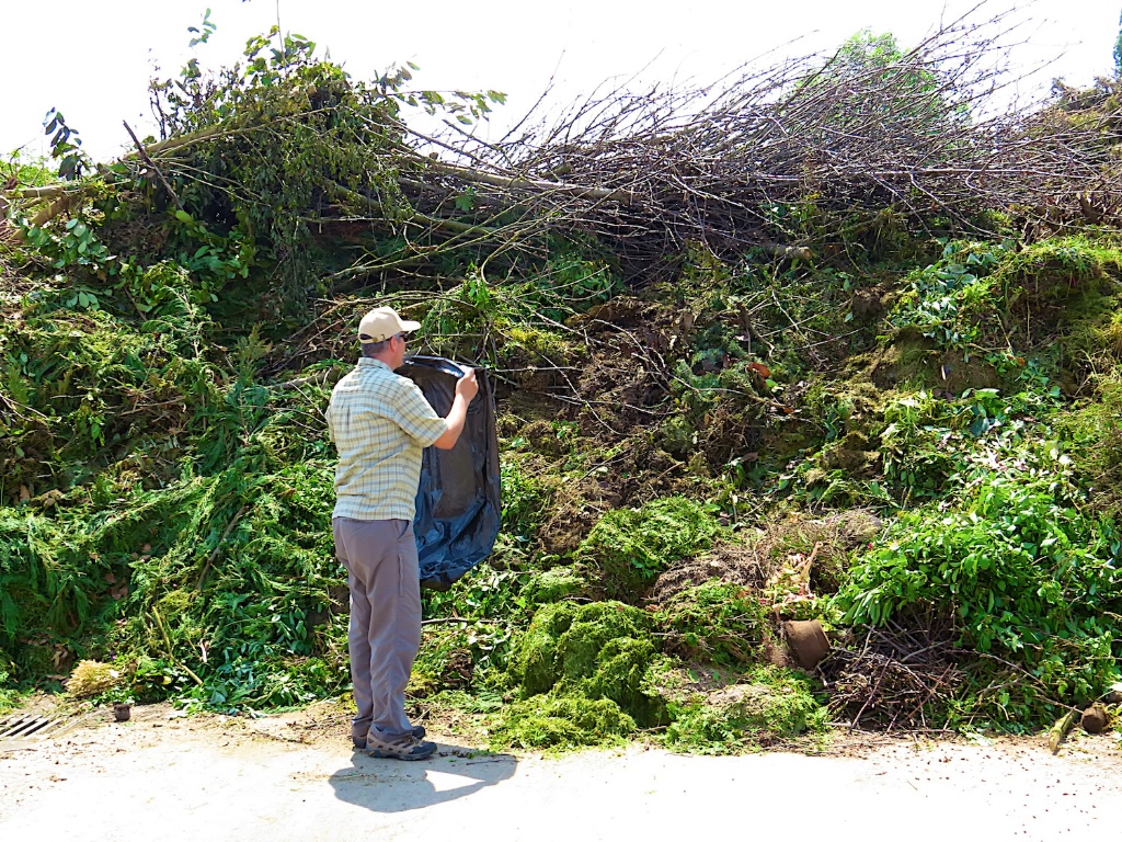 Recycle compost pile