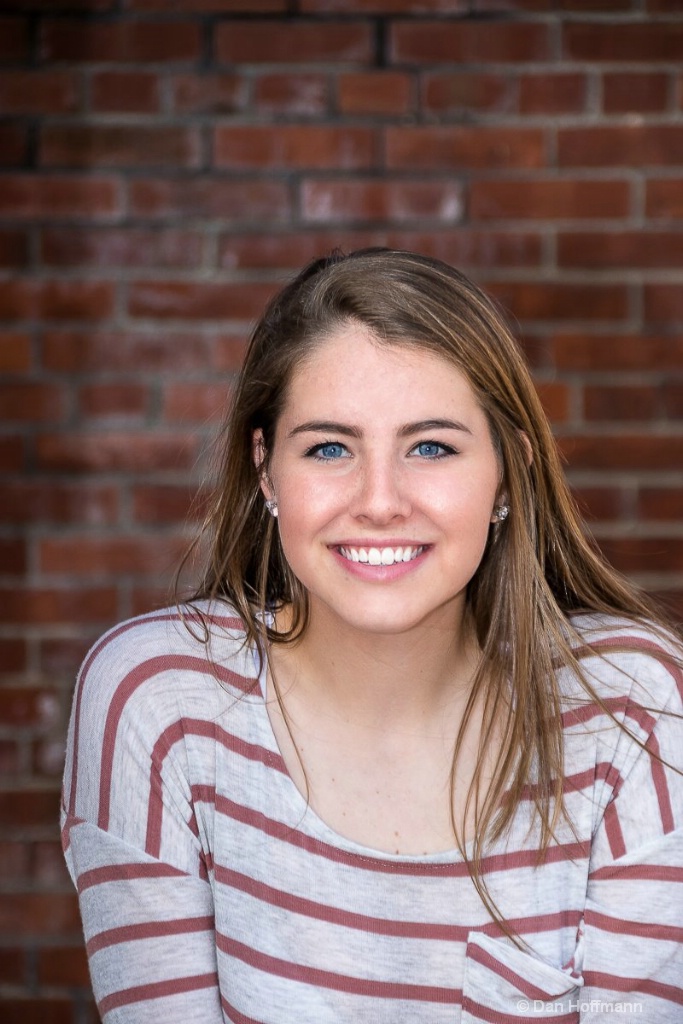 Mae Helen senior photos 17-18 1474 - ID: 15587030 © Dan Hoffmann