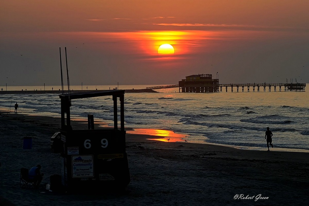 Early Beach Sunrise - ID: 15593015 © Robert/Donna Green