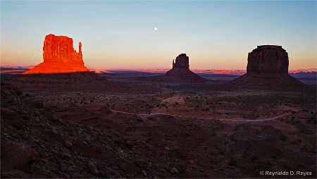 Sunset in Monument Valley 