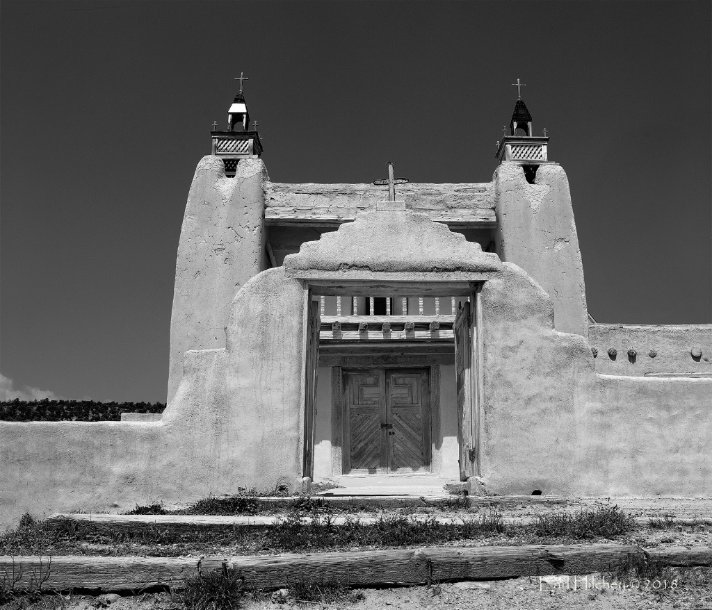 Churches on the high road to Taos - ID: 15616486 © Earl Hilchey
