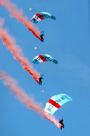 NZ Air Force Paragliders