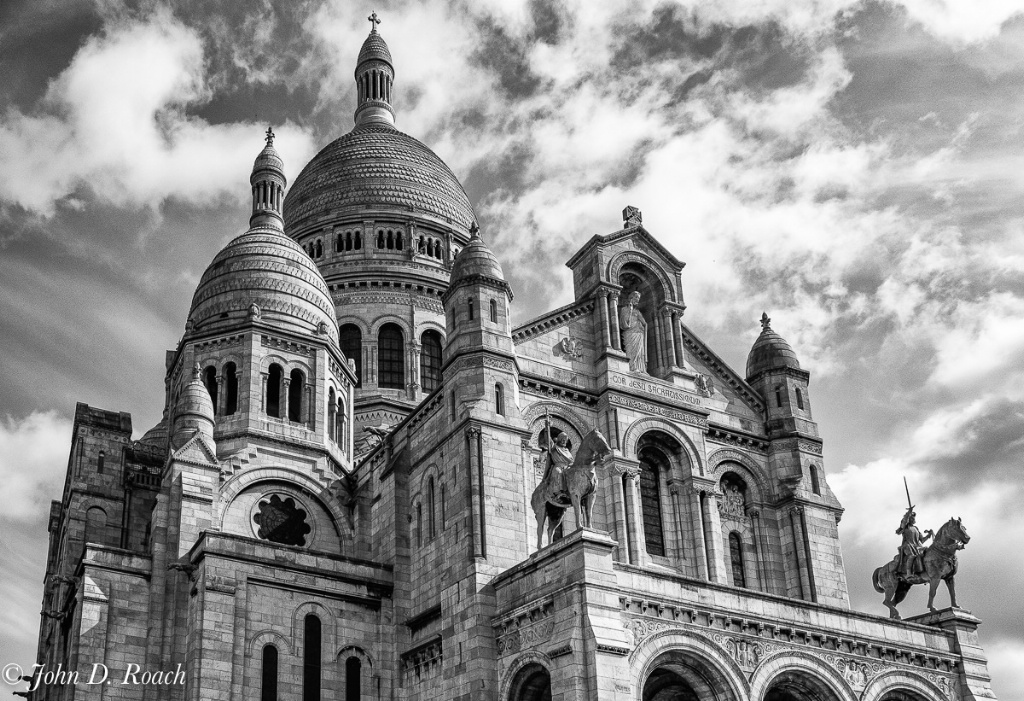 La Basilique du Sacre Coeur de Montmarte, Paris - ID: 15628192 © John D. Roach