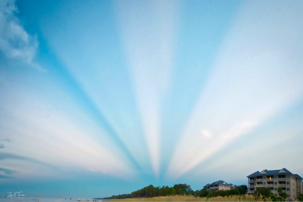 Anticrepuscular Rays