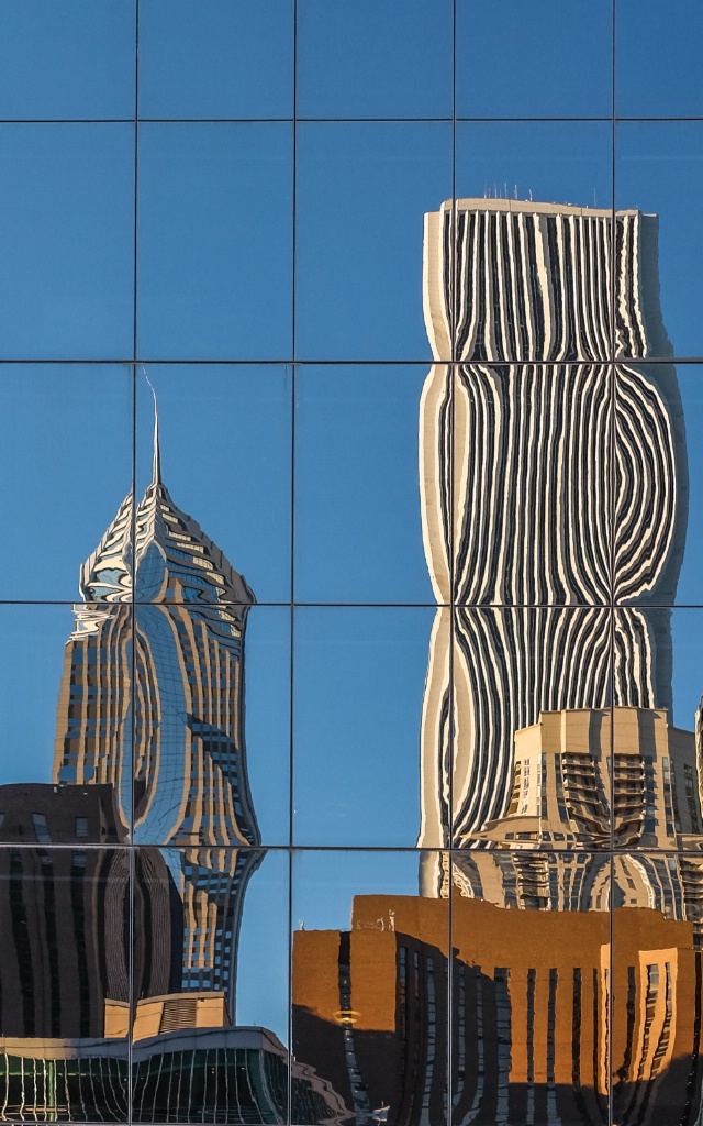 reflections in the city - ID: 15637741 © Nancy Auestad