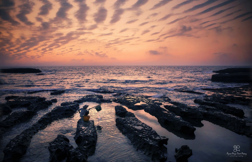 Beach stone lines