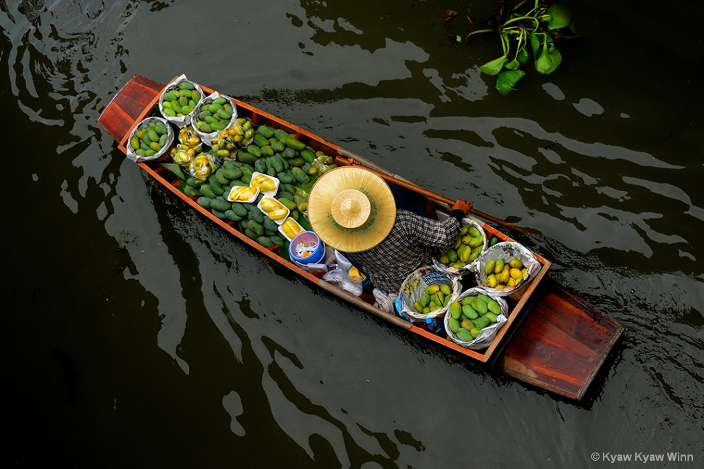 Mango Boat - ID: 15648281 © Kyaw Kyaw Winn