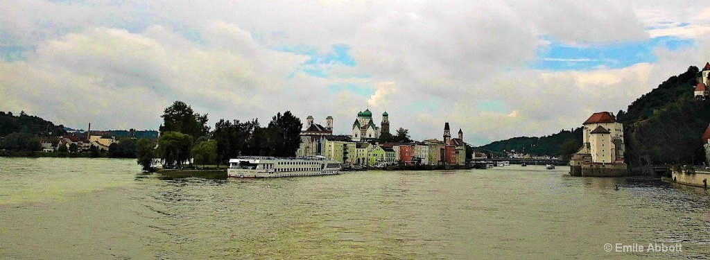 Passau 3 rivers - ID: 15649662 © Emile Abbott