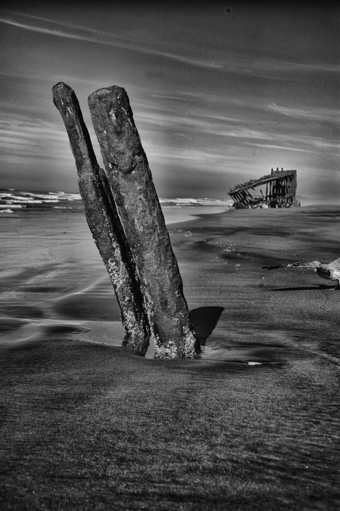 Peter Iredale and old wreckage 1 edited-1