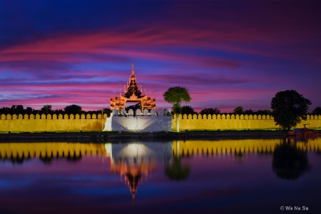 Sunset on Mandalay moat.