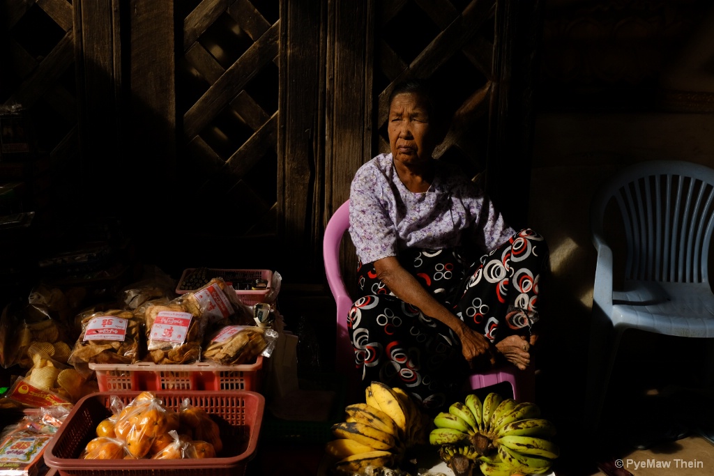 Vegetablel seller old woman