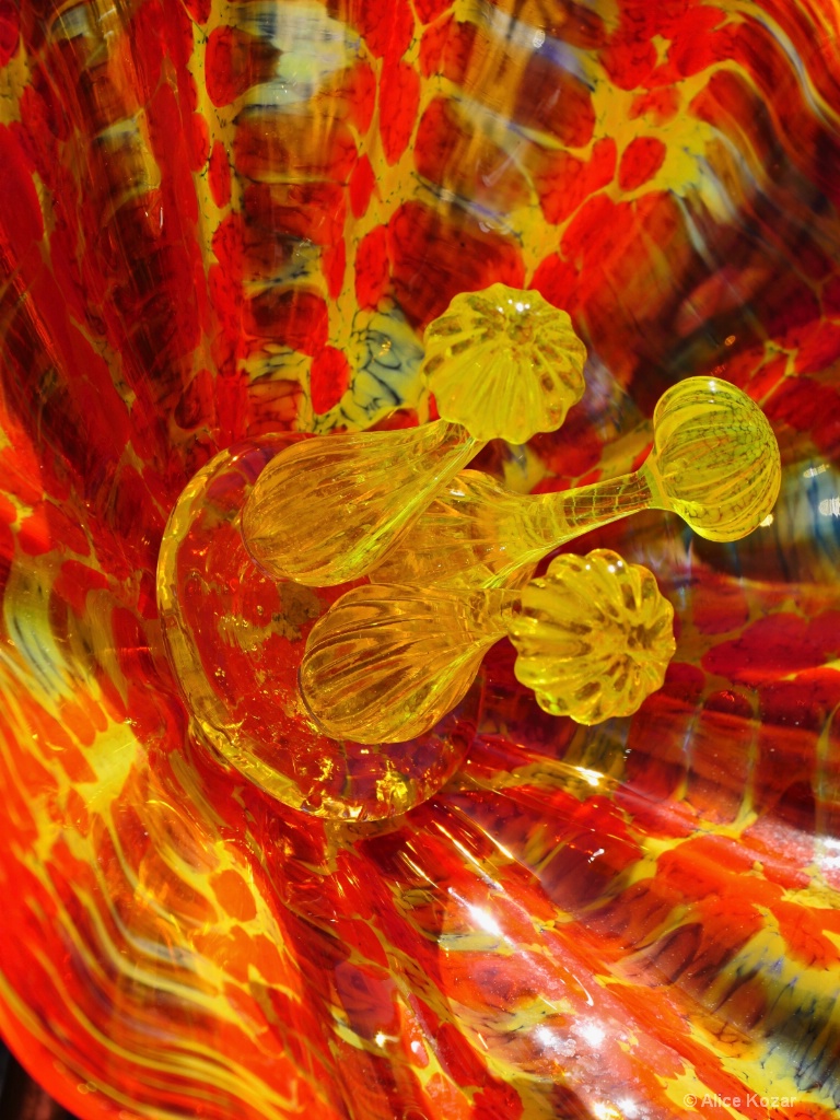 Glass Sculpture in flower garden - ID: 15665537 © Alice Kozar