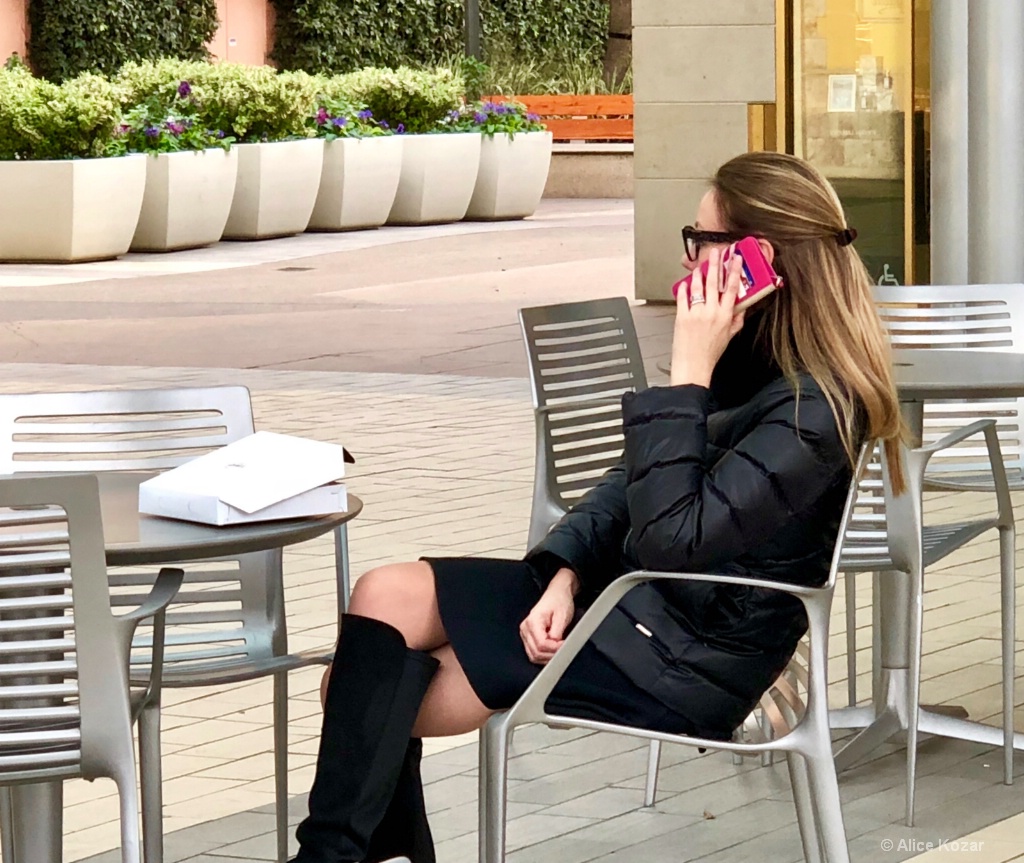 Sheek in Black with Red Phone - ID: 15667779 © Alice Kozar