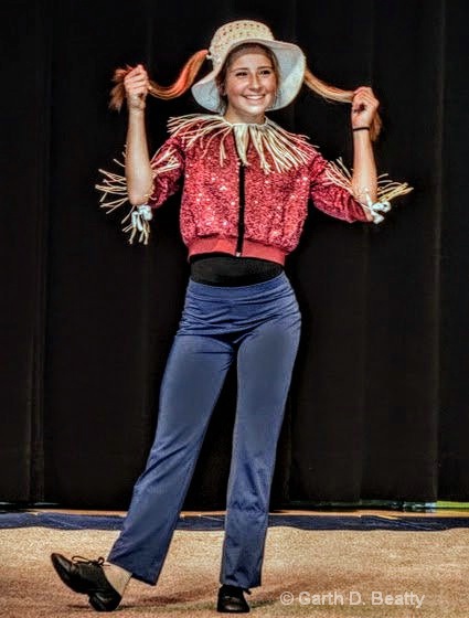 Alexis Ponx as Scarecrow 