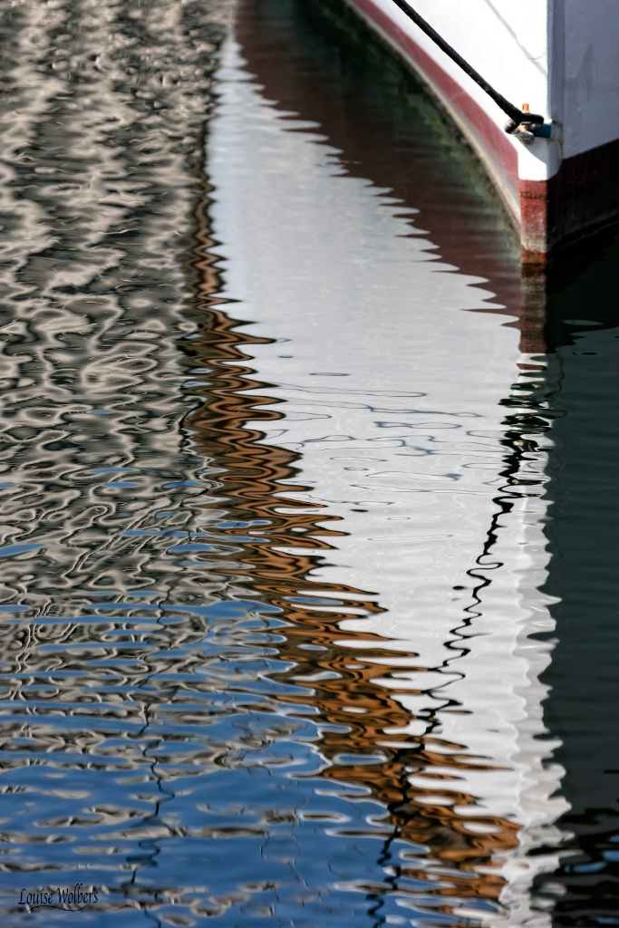 Boat Ripples - ID: 15678890 © Louise Wolbers