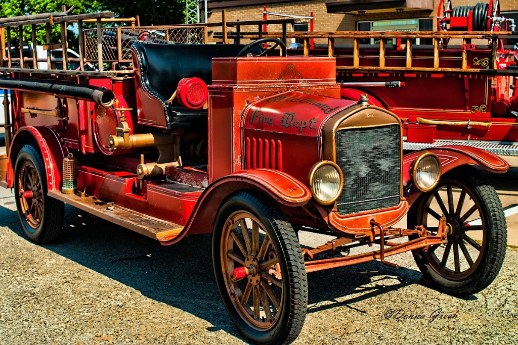 Richmond Vintage Firetruck - ID: 15720313 © Robert/Donna Green
