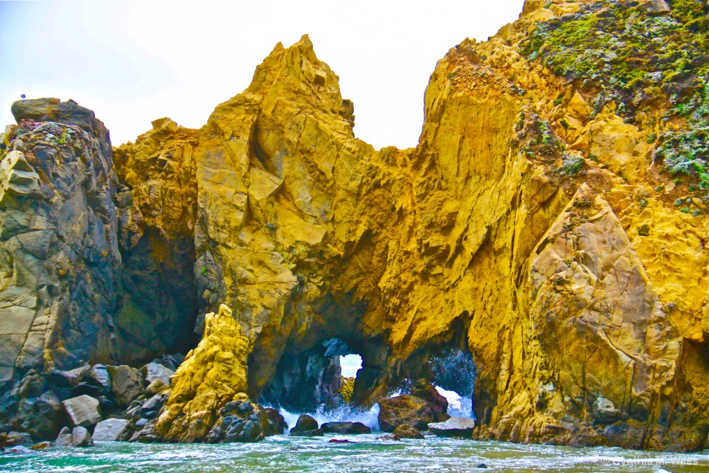 Coastal Rocks of Big Sur - ID: 15722551 © Cynthia M. Wiles